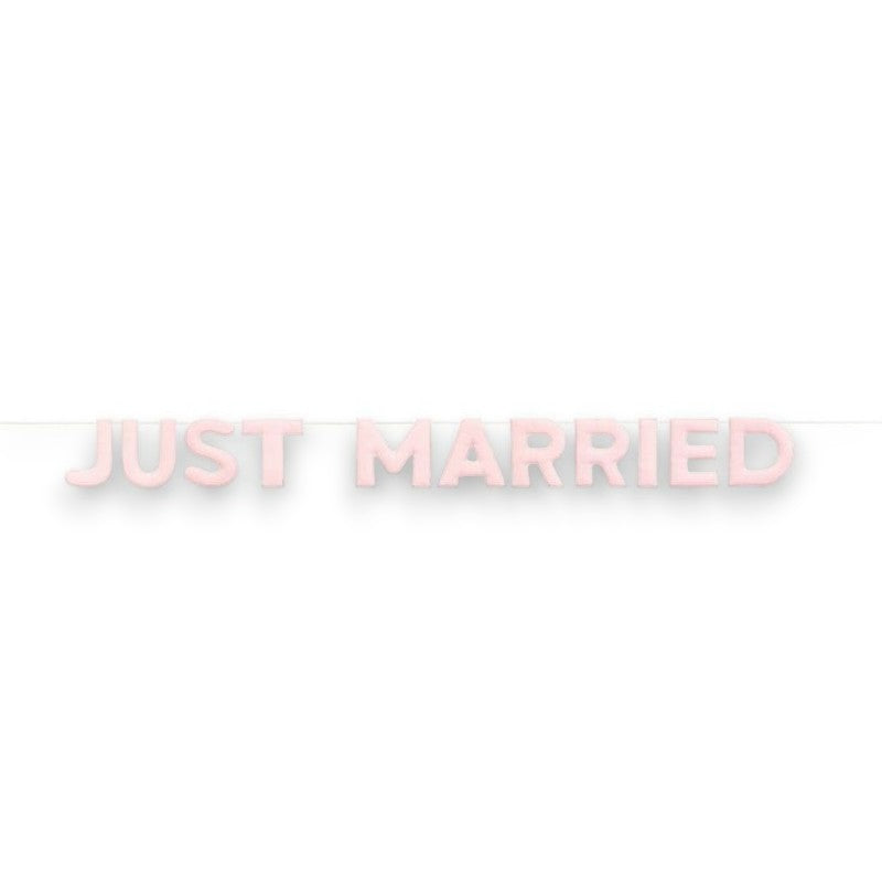 Banner PartyStore con letras Just Married en color rosa pastel para decoración de bodas