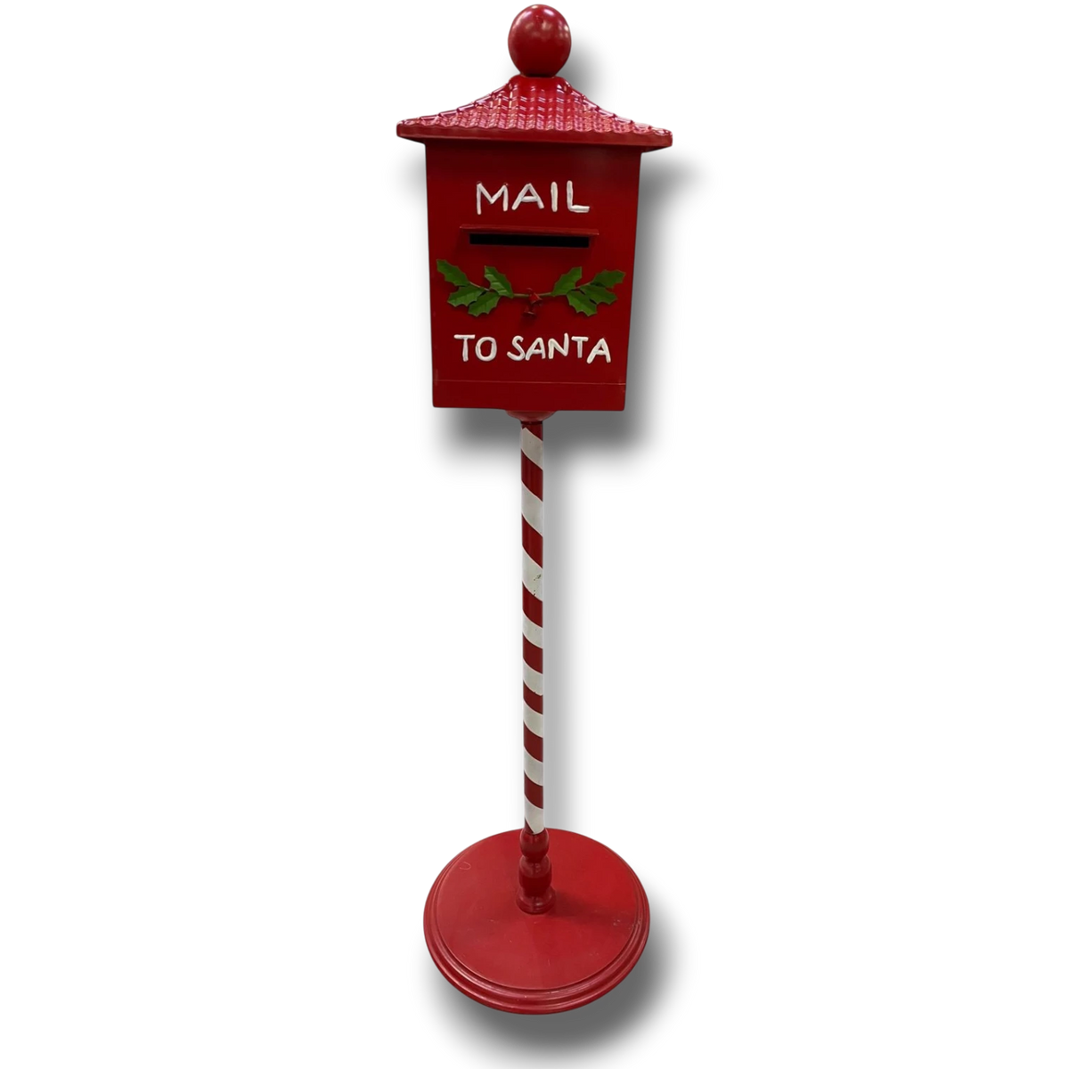 Buzón de metal rojo PartyStore con diseño navideño, texto Mail to Santa y poste decorado con rayas blancas y rojas.