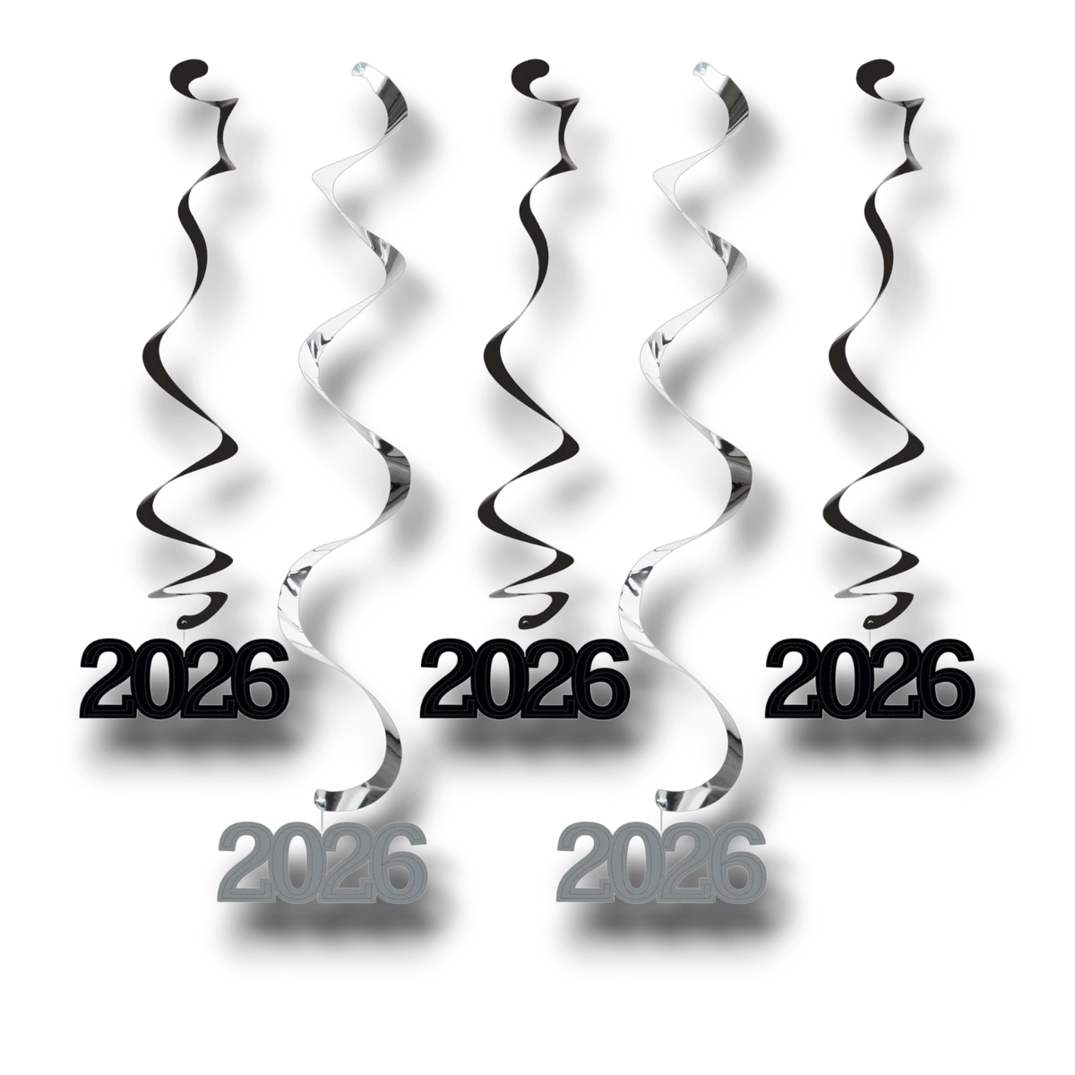Decoraciones colgantes PartyStore Dizzy Danglers con espirales plateadas y el año 2026 en negro para Año Nuevo