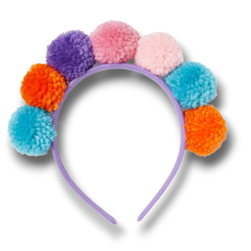 Diadema PartyStore con pompones de lana suaves y coloridos sobre una banda morada para fiestas infantiles