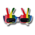 Gafas de fiesta PartyStore con diseño de arcoíris y forma de mano haciendo el signo de la paz