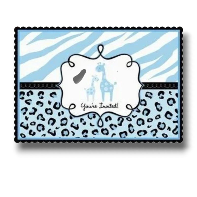 Invitaciones PartyStore para niño con estampado animal print azul, diseño de jirafas y borde festoneado negro