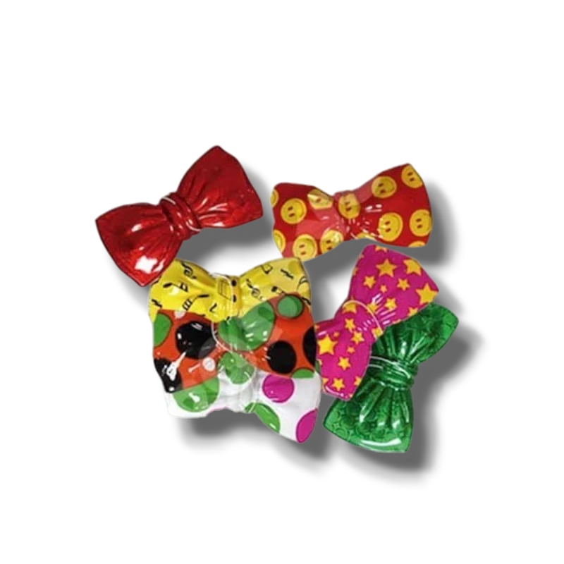 Set de 12 moños de plástico PartyStore con diseños coloridos, estrellas, caritas felices y patrones musicales