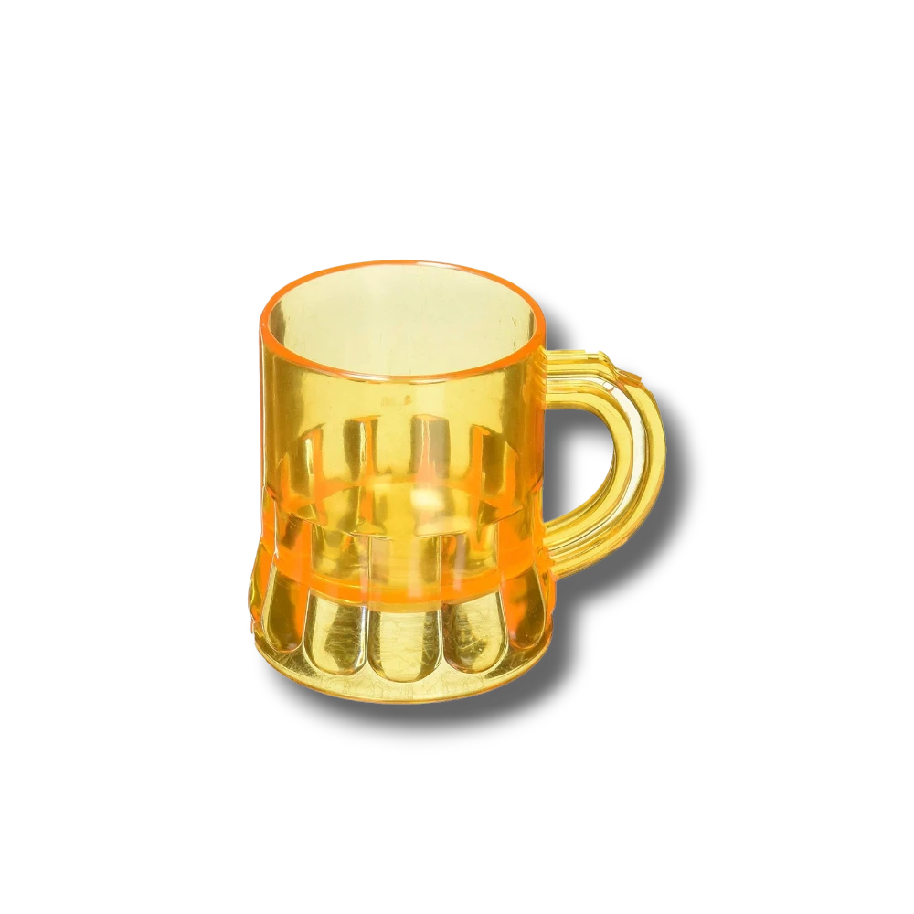 Vaso de shot tipo tarrito de cerveza color amarillo traslúcido de PartyStore para fiestas